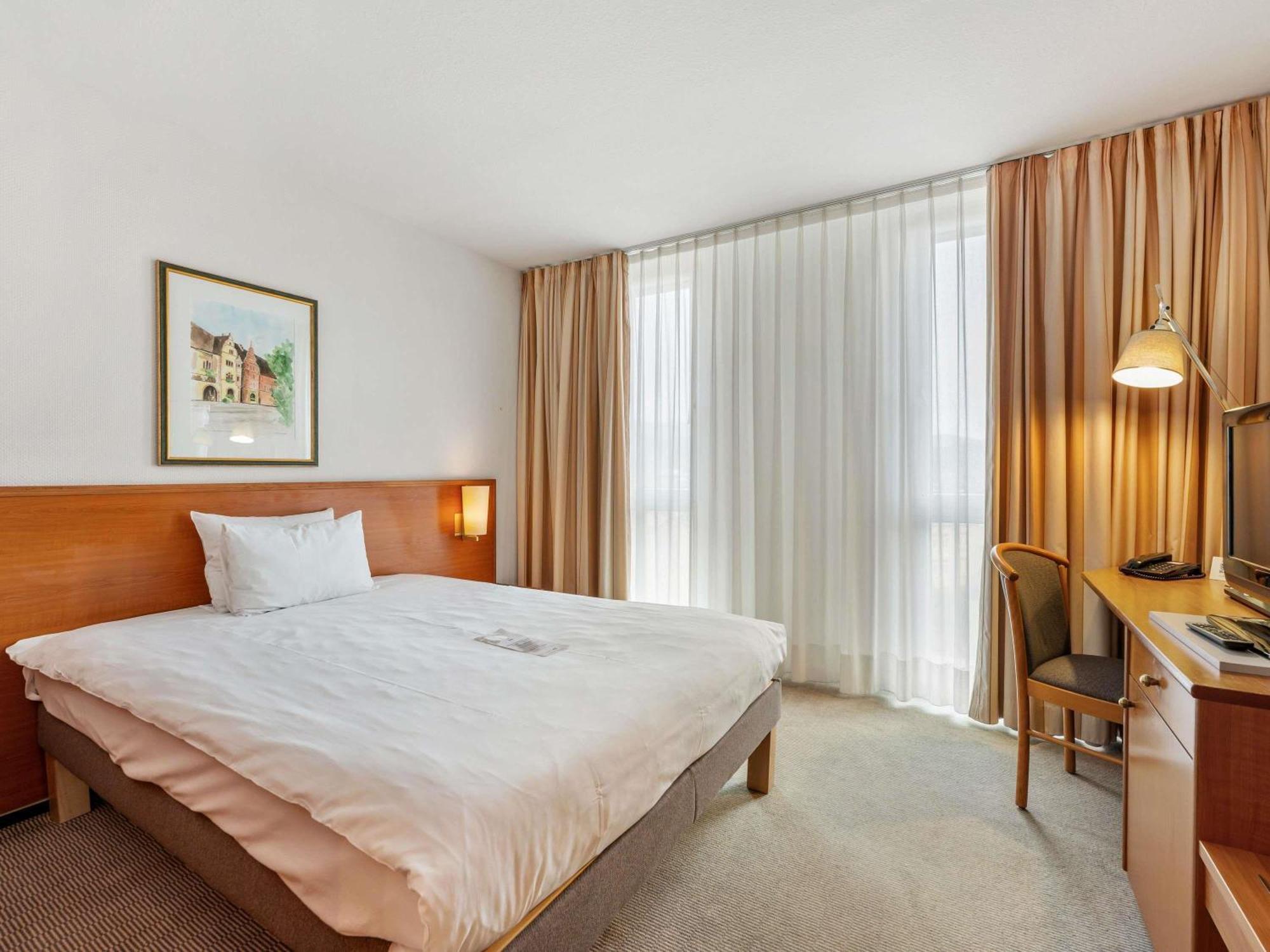 Standard Queen Room